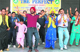 Folk singer Pammi Bai during a summer camp being organised at Punjabi Bhawan in Ludhiana.