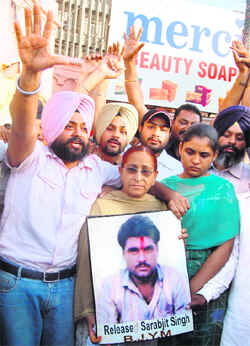 Activists of the SAD raise slogans for the release of Sarabjit Singh, whose review petitions were rejected by the Pakistan Supreme Court, in Amritsar on Thursday. 