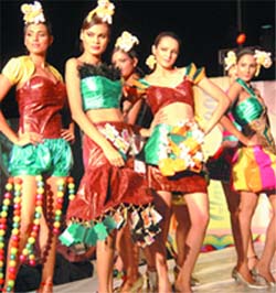 Models display the summer collection at Galmoria-2009 in New Delhi on 