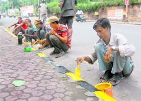 Roads being painted for President Pratibha Patils visit in Dehradun