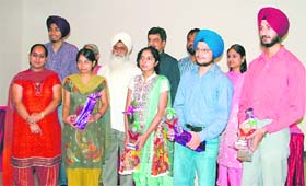 Students of Manmohan Institute of Mathematics at a prize distribution function in Ludhiana