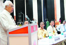 Haryana Governor AR Kidwai addresses a gathering at the Panipat refinery.