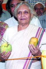 Chief Minister Sheila Dikshit at the inauguration of the 21st Mango Festival at Pitampura Dilli Haat in New Delhi on Friday.