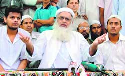 Shahi Imam of Punjab addresses the media in Ludhiana