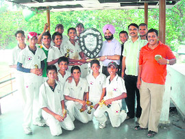   DS Mann, chairman of the Doon International School, hands over the Krishna Devi Memorial Cricket Trophy to Abhimanyu Cricket Academy in Dehradun on Saturday. 