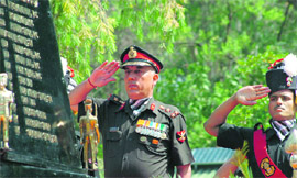  Brig KC Thakur, who was the Commanding Officer of the 18 Grenadiers that recaptured Tololing heights and Tiger Hill, pay homage to martyrs in Samba on Saturday. 