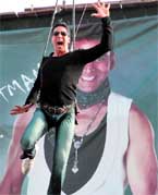 Akshay performs a stunt at the promotion of movie KI