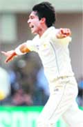 Mohammad Aamer celebrates after the dismissal of unseen Kumar Sangakkara during the third day of the first Test match