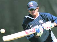 Dravids inclusion probably follows the recent struggle of Indian batsmen against short-pitched bowling