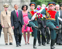 US President Barack Obama and First Lady Michelle Obama take part in a wreath-laying ceremony at the Russian Tomb of the Unknown Soldier in Moscow on Monday.