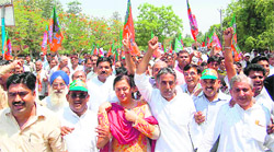 Activists of the BJP stage a demonstration in protest against the shortage of power and water in Faridabad on Tuesday. 