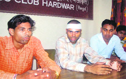 Cello employees address mediapersons in Haridwar on alleged assault by company officials. 