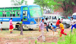 Angry villagers block traffic and throw stones at vehicles on the Ballabgarh-Mohna road in protest against the death of a lineman of Dayalpur village in Faridabad district on Thursday.