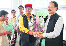 Former Uttarakhand Chief Minister BC Khanduri welcomed by party workers in Mussoorie on Saturday.