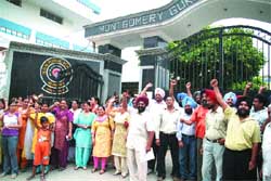 Parents of students studying in MGN Public School stage a protest in Jalandhar 