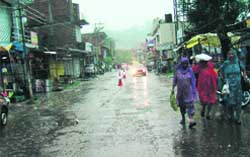 Kangra valley experienced such heavy rain on Monday that those driving vehicles had to switch on their lights to find their way