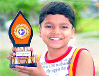 Akarshan Gupta with his trophy.