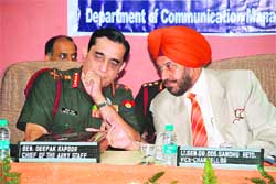 The Chief of Army Staff, Gen Deepak Kapoor, discusses a point with Vice-Chancellor of Guru Jambheshwar University Devinder Dayal Singh Sandhu during a function to mark the inauguration of a defence journalism course in Hisar 