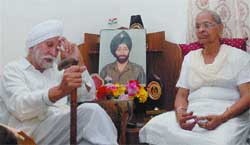 Major Kartar Singh (retd) along with his wife Simar Kaur