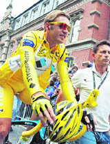 AG2R La Mondiale rider and leaders yellow jersey Rinaldo Nocentini of Italy arrives to the sign-in podium before the start of the 14th stage on Saturday.