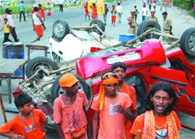 Kanwarias go on the rampage after two of their colleagues were injured in an accident in Delhi