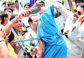 Members of the Bharatiya Samanvya Sangathan raise slogans and hit an effigy of UPCC chief Rita Bahuguna Joshi over her remarks on UP Chief Minister Mayawati in Faridabad