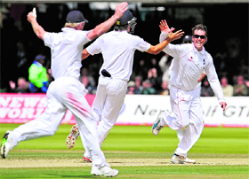 England spinner Graeme Swann (R) celebrates with teammates after dismissing Australian batsman Mike Hussey (unseen) on the fourth day of the second Ashes Test on Sunday.