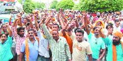 Auto-rickshaw drivers protest police manhandling in Amritsar