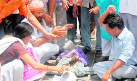 UKD workers burn an effigy of Dikshit panel in Dehradun on Friday.