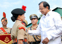 Kiranjeet Kaur being honoured by Union Home Minister P. Chidambaram in Hoshiarpur on Saturday.  