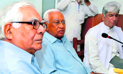 Haryana Governor AR Kidwai (centre) flanked by Dr RP Bambah (left), senior vice-chairman of CRRID, and Rashpal Malhotra, executive vice-chairman of CRRID, at a function in Chandigarh on Sunday.