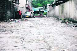 Poor condition of Manda House passage. 