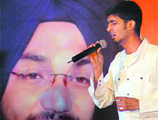 Ishmeet Singh’s friend, Irfan, sings at a function held in singer’s memory at Guru Nanak Dev Bhawan in Ludhiana.