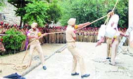 A team of Home Guard jawans from Chandigarh demonstrates rescue skills to NCC cadets at DAV Police Public School in Amritsar.