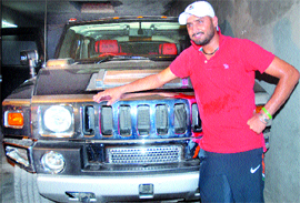 Harbhajan with Hummer.