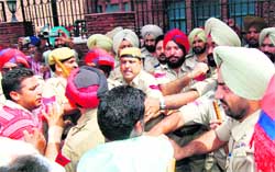 Activists of the All-India Youth Federation try to break a police cordon at Jallianwala Bagh in Amritsar