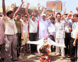Members of the ST/SC community burn an effigy of the government against the proposed ban on inter-district recruitments in Jammu on Sunday.