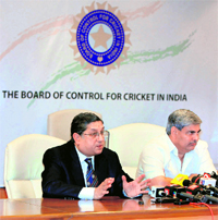 BCCI secretary, N Srinivasan (L) and president Shashank Manohar address the media on Sunday.