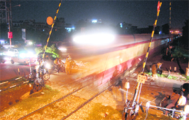 GROSS NEGLIGENCE: Gates at the level crossing in Shastri Nagar remained open during heavy rush hours even as a train sped past in Ludhiana on Sunday evening. Northern Railway said the lapse was due to a technical snag.