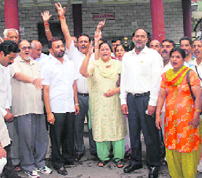 Congress leaders raising slogans in protest against the registration of an FIR against Union Steel Minister Virbhadra Singh at Hamirpur on Wednesday.