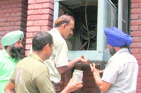 Officials of the anti-larvae wing and the National Vector Borne Disease Control Programme, New Delhi, destroy the larvae of AEDES mosquitoes