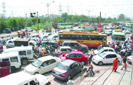 Traffic jam on the Jalanadhar-Amritsar highway at Rama Mandi Chowk as a result of SAD blocakde. 