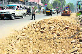 A footpath on the MA Road between Lal Chowk and Dalgate, which has been dug up. 