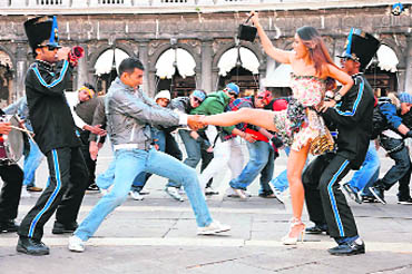 Filthy, sexist and crude gags mark Sabbir Khans Kambakkht Ishq