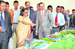 Jammu and Kashmir Chief Minister Omar Abdullah being briefed by Director of the Defence Institute of High Altitude Research Shashi Pal Singh during his visit to 