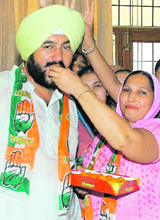 Bhupinder Singh Badheri, Ward No 10 Congress candidate, with family members after victory at Sector 41 Chandigarh.