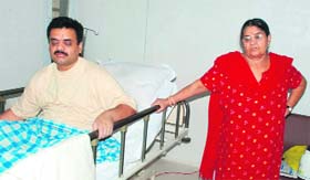 Chander Mohan with his mother, Jasma Devi, in a hospital in Hisar