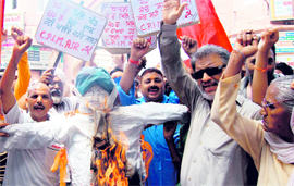 Activists of the CPM and the CPI burn an effigy of Prime Minister Manmohan Singh in Amritsar on Monday.