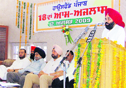 Housefed MD Mukhtiar Singh addresses the general body meeting in Ludhiana 