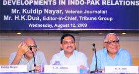 Senior journalist Kuldip Nayar (extreme left) and Editor-in Chief of Tribune Group HK Dua (right) at a seminar on Indo-Pak relations in Ludhiana